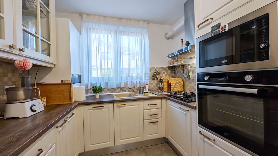 Prima inchiriere, vila cocheta, cu accente exotice - Poză 19