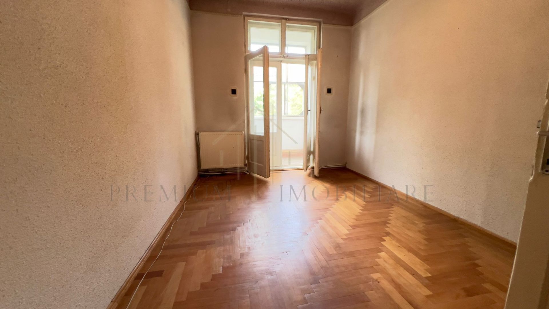 Apartament 2 camere etaj 1 cu boxa zona centrala - Poză 3