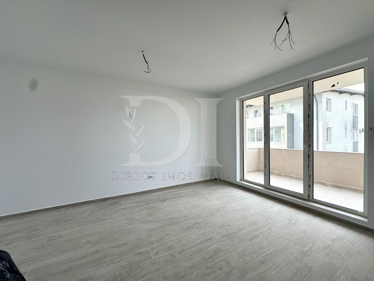 Apartament finisat / etaj intermediar / Zona Eroilor - Poză 2