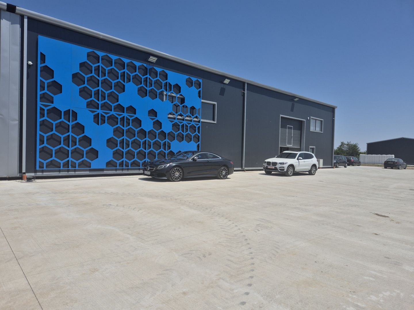 Hală nouă de vânzare – investiție cu chiriaș și randament imediat - Poză 1