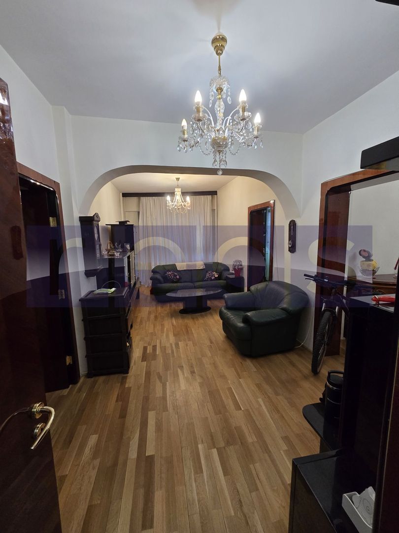 DE VANZARE APARTAMENT 4 CAMERE ZONA CENTRALA - Poză 2