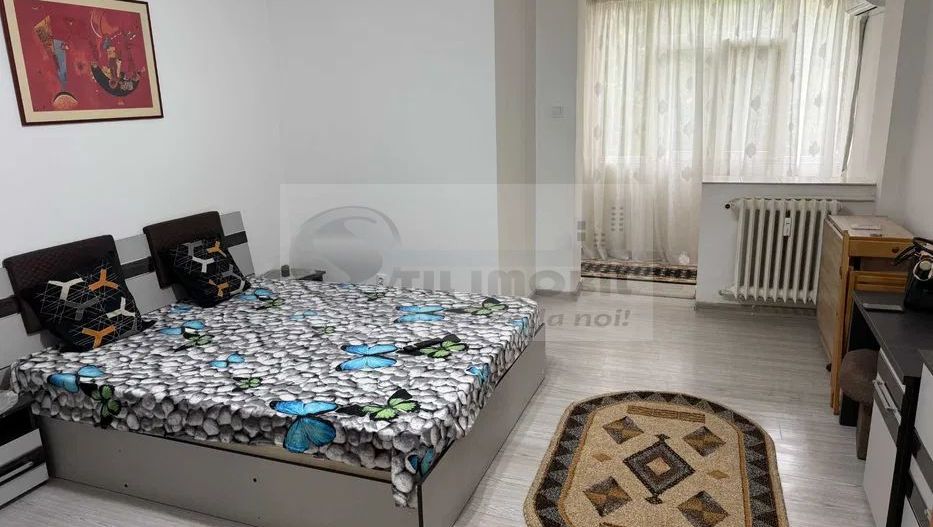 Apartament in Tătărași - 65.700 euro - Etaj 5/9 cu lift - Poză 1