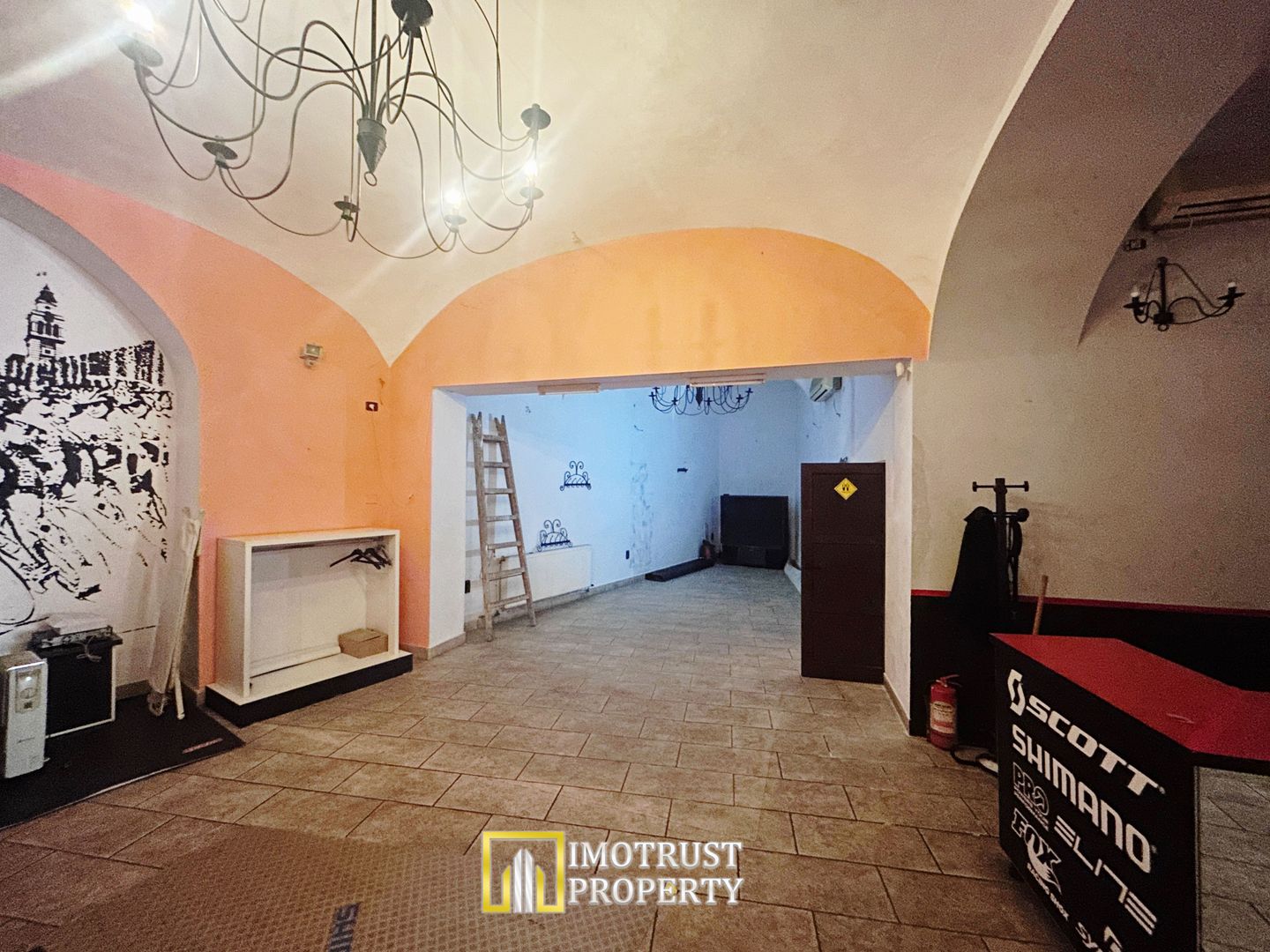 Spatiu comercial de inchiriat zona Bou Rosu - Poză 1