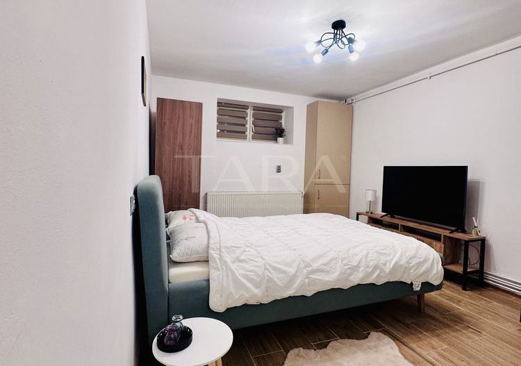 Garsonieră cochetă cu parcare și boxă în zonă liniștită. - Poză 1