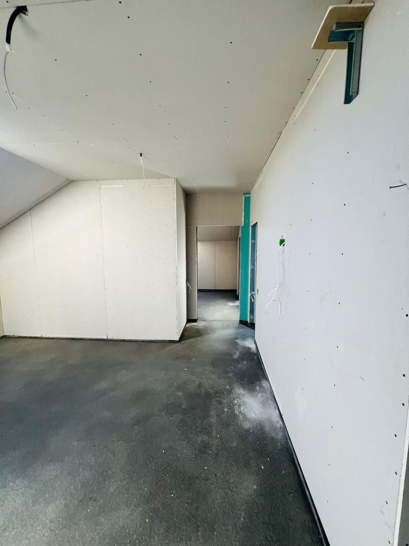 Casa noua ,  finisata cu 5 camere in localitatea Santandrei - Poză 7