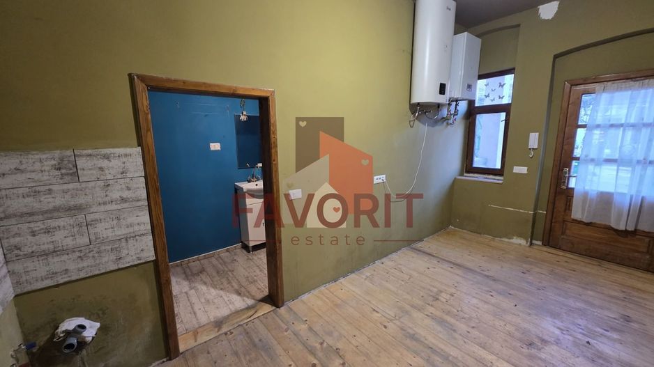 1 camera | centrala proprie | curte generoasa | zona excelenta | - Poză 4