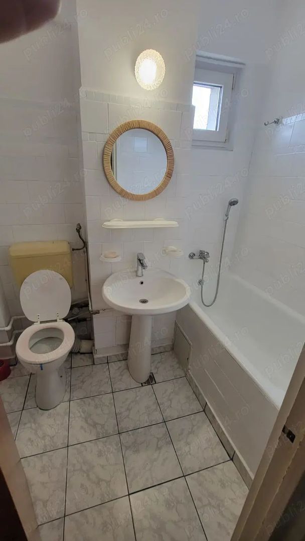 APARTAMENT SPATIOS ZONA CAPITALE - Poză 3