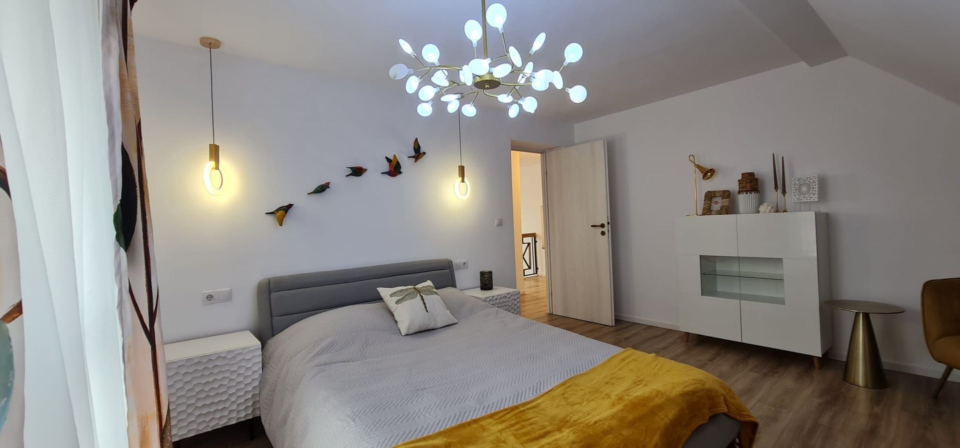 Vila spațioasă și elegantă de vânzare la intrarea în cartierul Turnișo - Poză 17