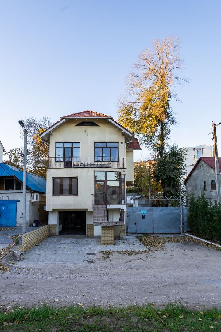 Vanzare spatiu comercial de 256 m2 în centrul capitalei - Poză 1