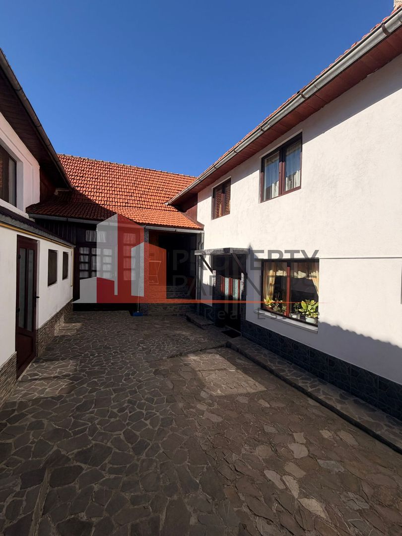 Casă tradițională cu 1800 mp teren  în Sohodol, Bran | Priveliște superba - Poză 7