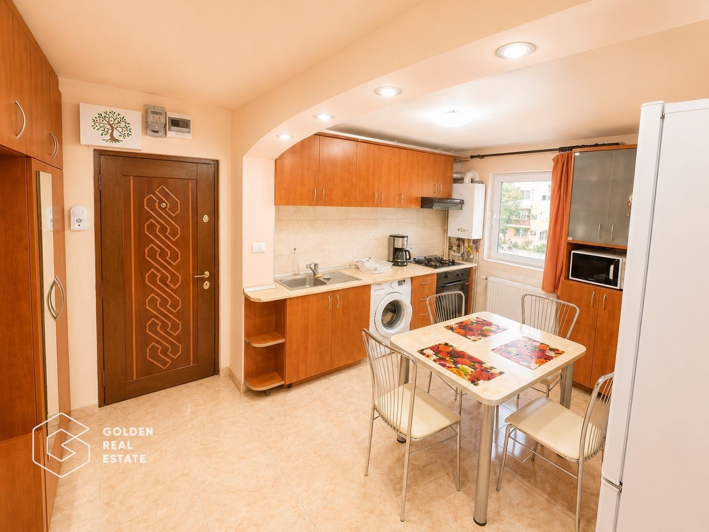 Apartament superb, 2 camere, etaj 1, C. Romanilor - Poză 4