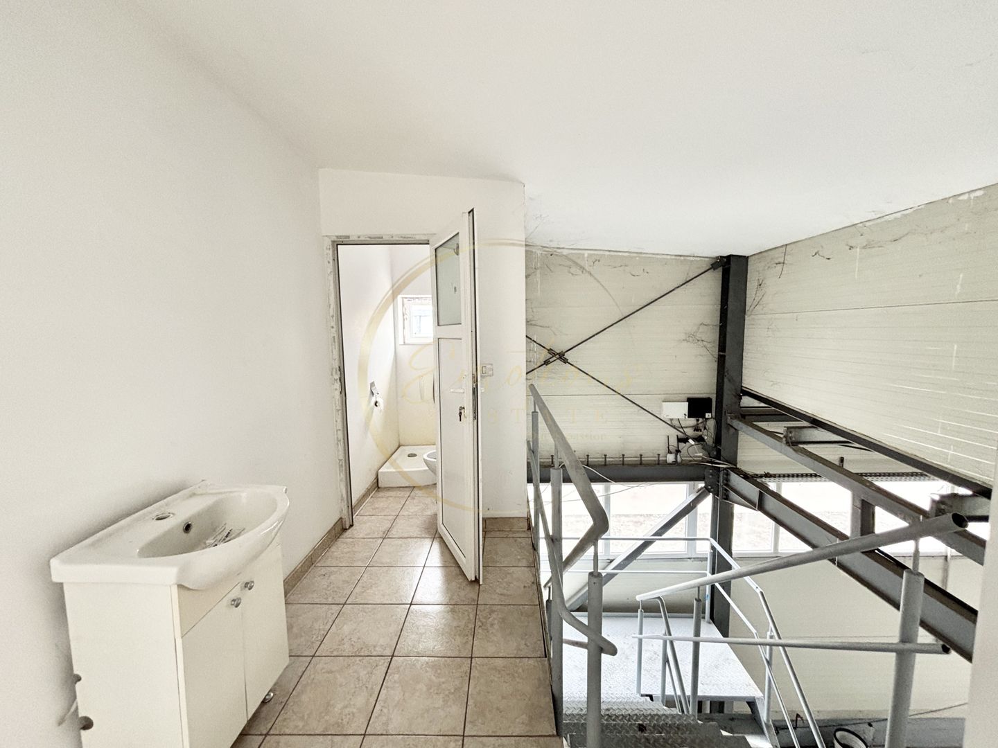 Hala nouă de închiriat — 310 mp utili, vizibilitate excelentă, dotări premium - Poză 9