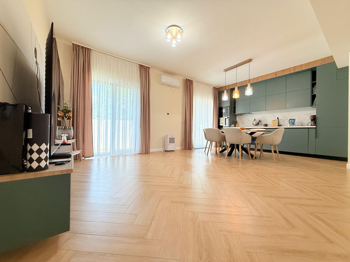Vila 4 camere | 3 dormitoare | 3 bai | Gradina | Toate Utilitatile - Poză 7
