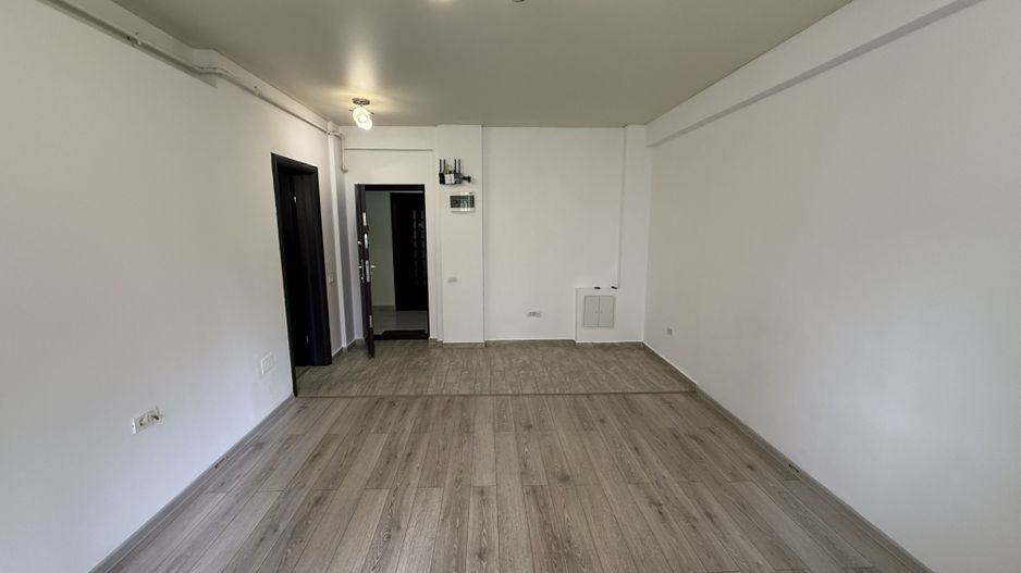 Garsonieră dublă 39mp- living + dormitor + balcon mare - Etaj 1 - Poză 2