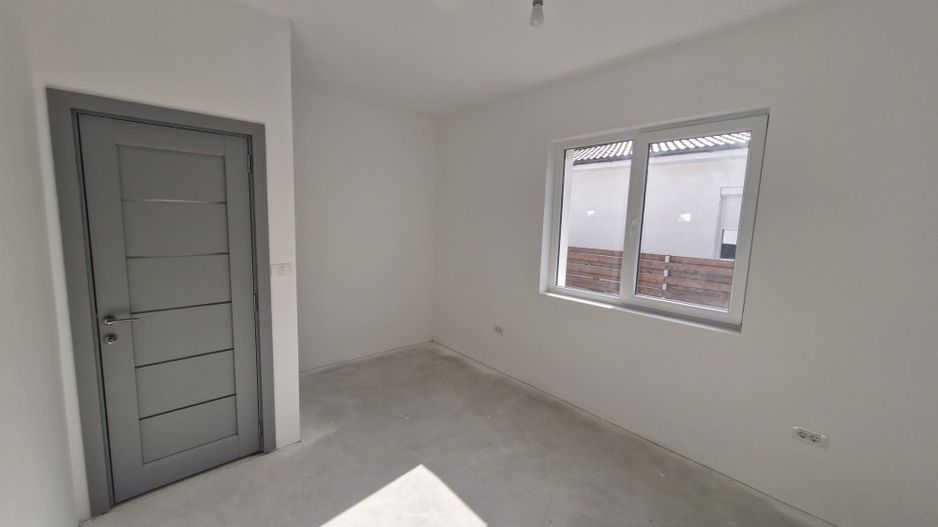 Casă / Vilă cu 4 camere de vânzare în Mosnita Noua - Poză 1