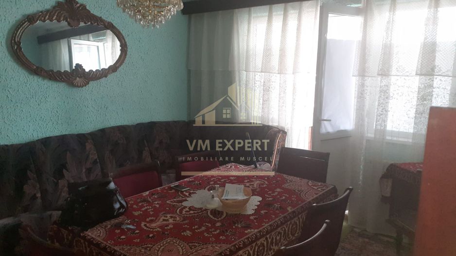APARTAMENT 3 CAMERE, ETAJ 3, ZONA VISOI CAMPULUNG - Poză 1