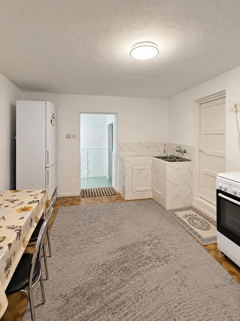 Casa de vanzare 1500 mp Cugir zona linistita - Poză 4
