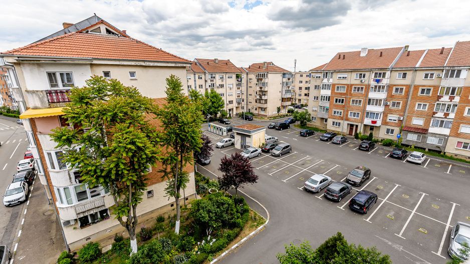 Vandut Apartament cu 3 camere decomandat in Alfa Comision 0 - Poză 2