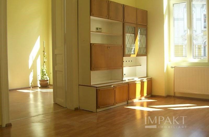 Apartament cu 4 camere, semidecomandat, in zona Marty Horea! - Poză 1