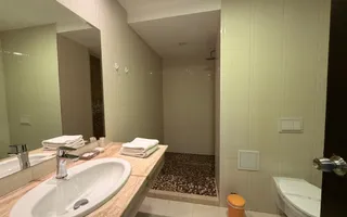 Hotel 4 stele, complet echipat, 85 camere, teren 5000 mp - Predeal - Poză 12