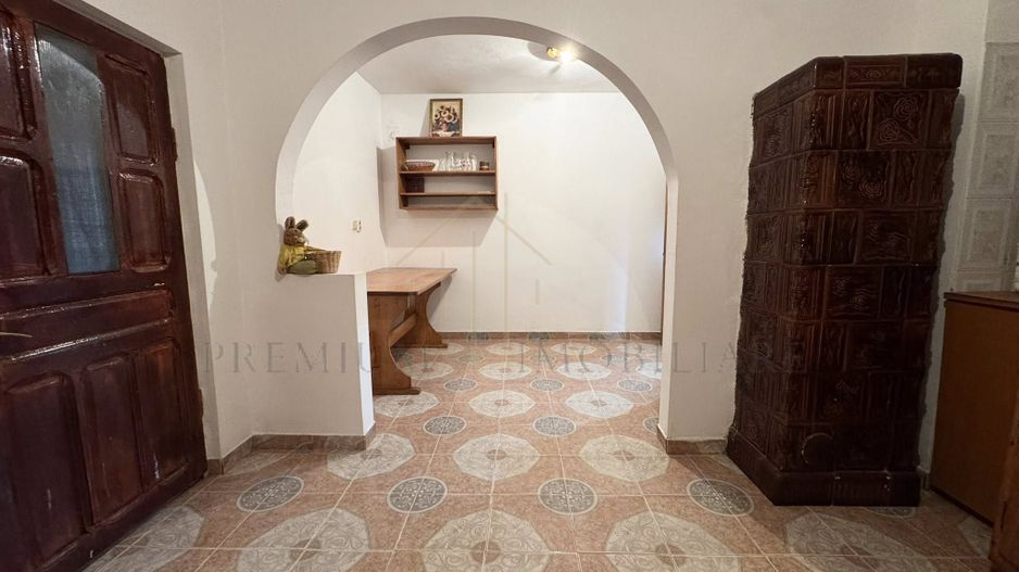 Casa + Spațiu comercial de vânzare în Onesti - Poză 10