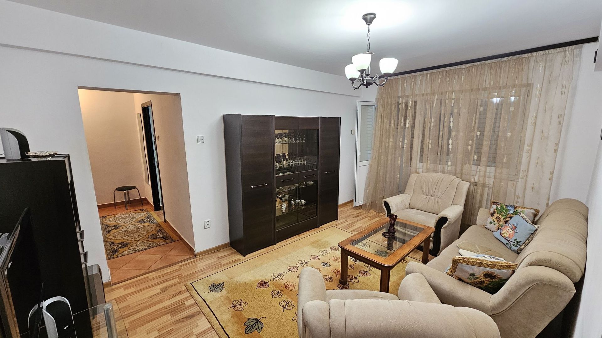 Apartament cu 3 camere, etaj 1, zonă ultracentrală; - Poză 1