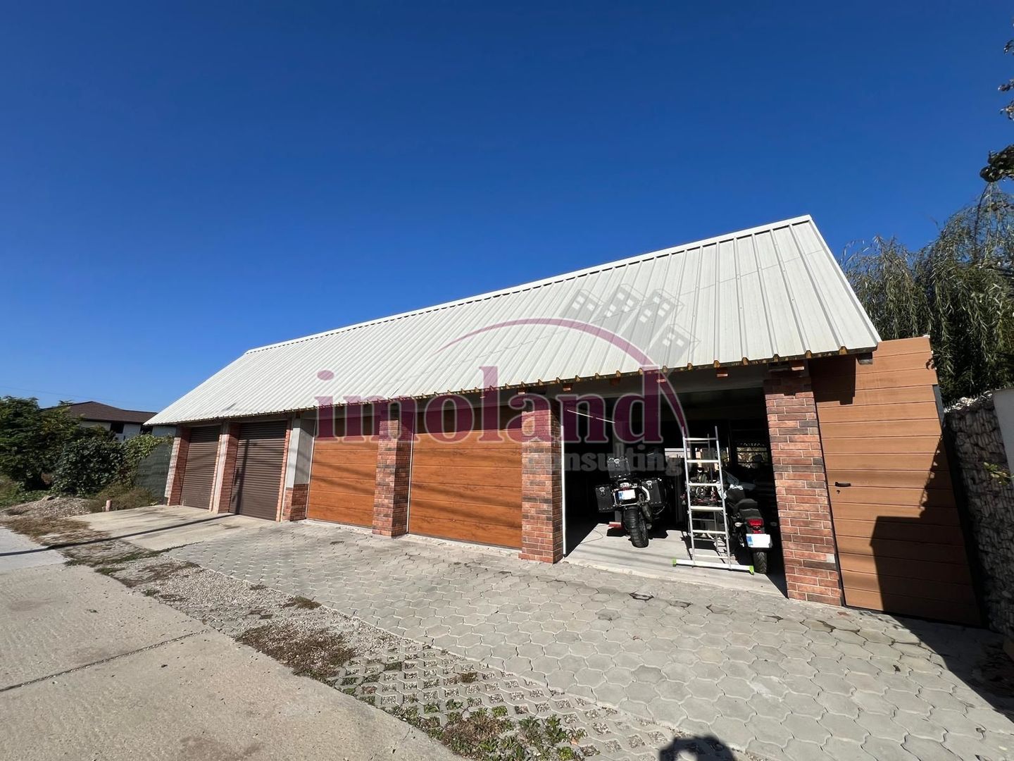 Casa cu garaj si curte - Balotesti - Poză 19