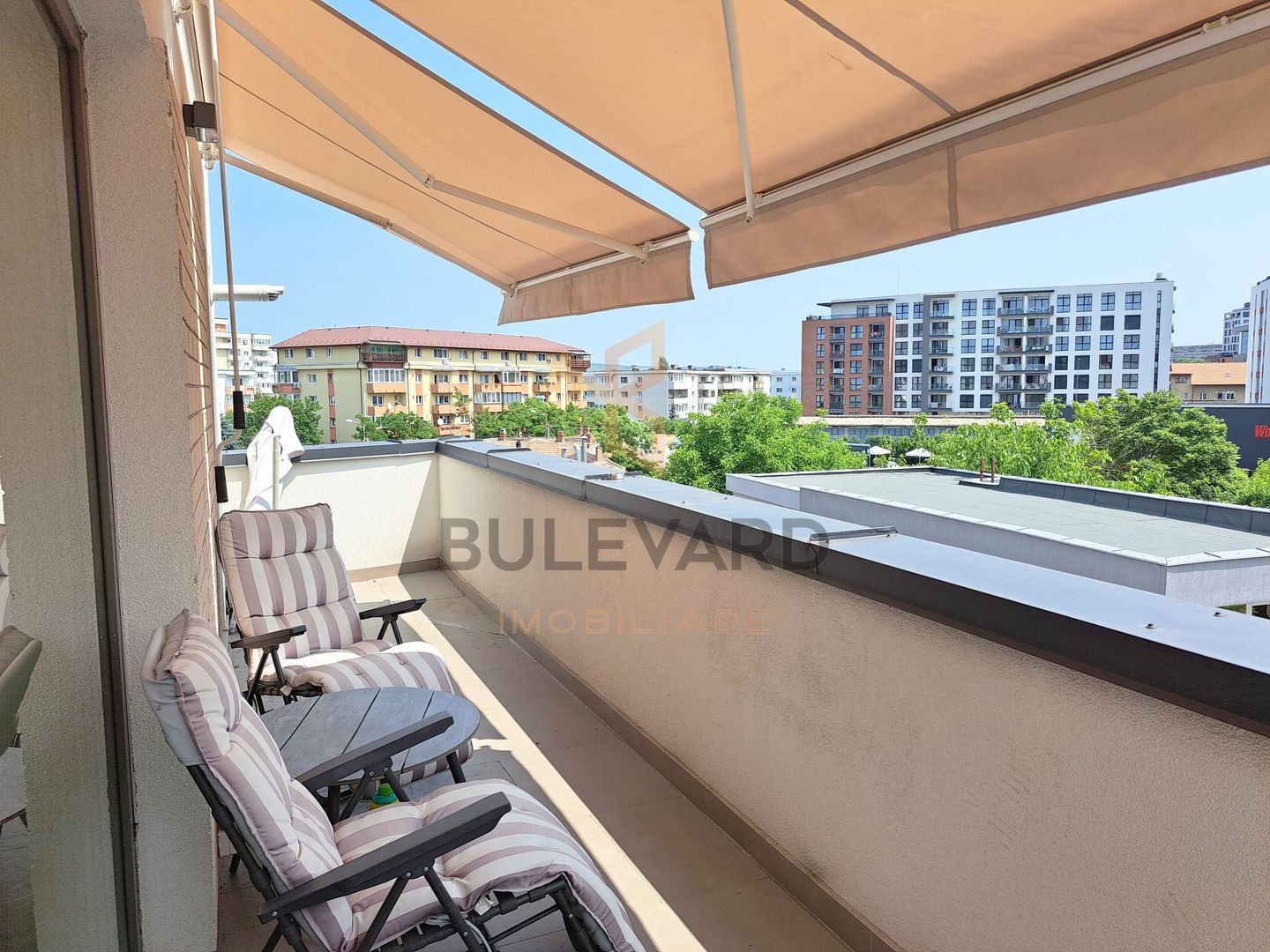 Apartament 2 camere, terasa de 15 mp, garaj subteran, boxa, Centru! - Poză 19