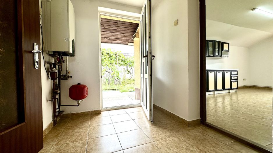 Casa individuală de închiriat - Dumbrăvița Central - Poză 16