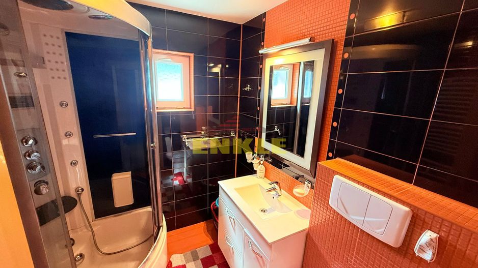 De vanzare apartament cu 3 camere, zona Mall. - Poză 10