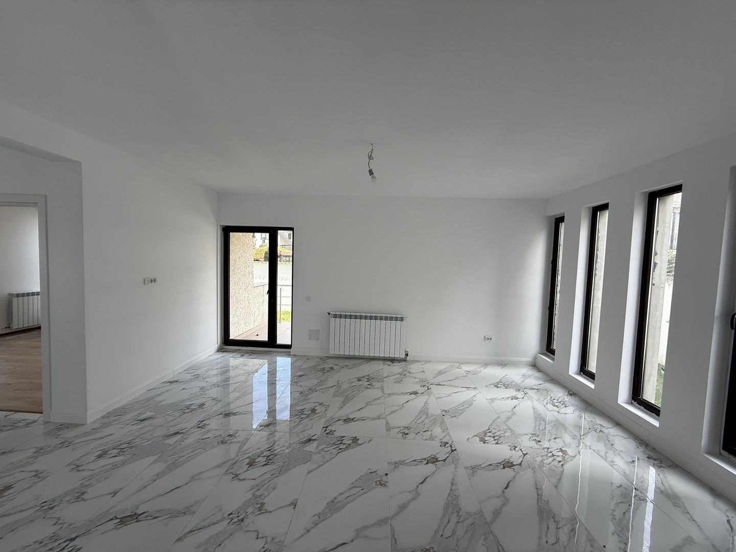 Vila 5 camere 163 mp construiți + teren 289mp - construcție 2023 - Poză 5