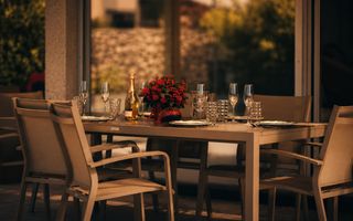 VILĂ DE EXCEPȚIE CU PISCINĂ ȘI GRĂDINĂ DE 1.385 MP | MOGOȘOAIA - Poză 2