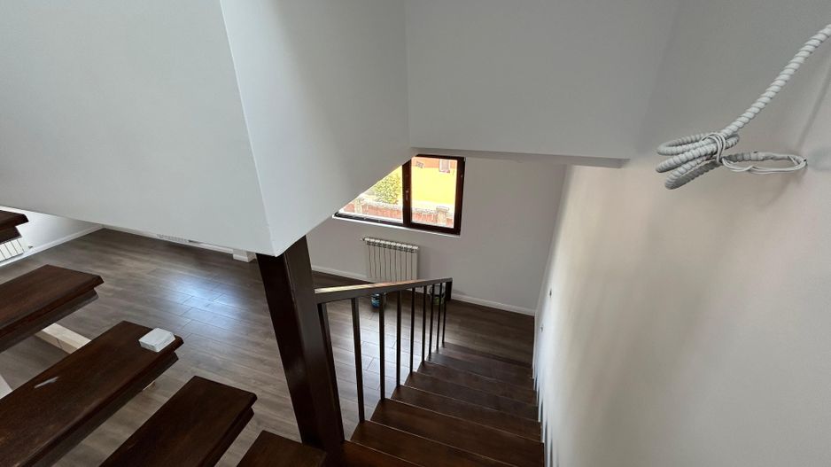 Vila Modernă și Complet Renovată în Otopeni – Oferă Confort și Accesibilitate - Poză 7