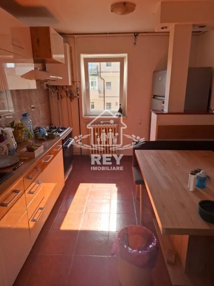🏡 APARTAMENT CU 3 CAMERE DE ÎNCHIRIAT | 2 BĂI | ZONA CENTRALĂ – SIBIU - Poză 1
