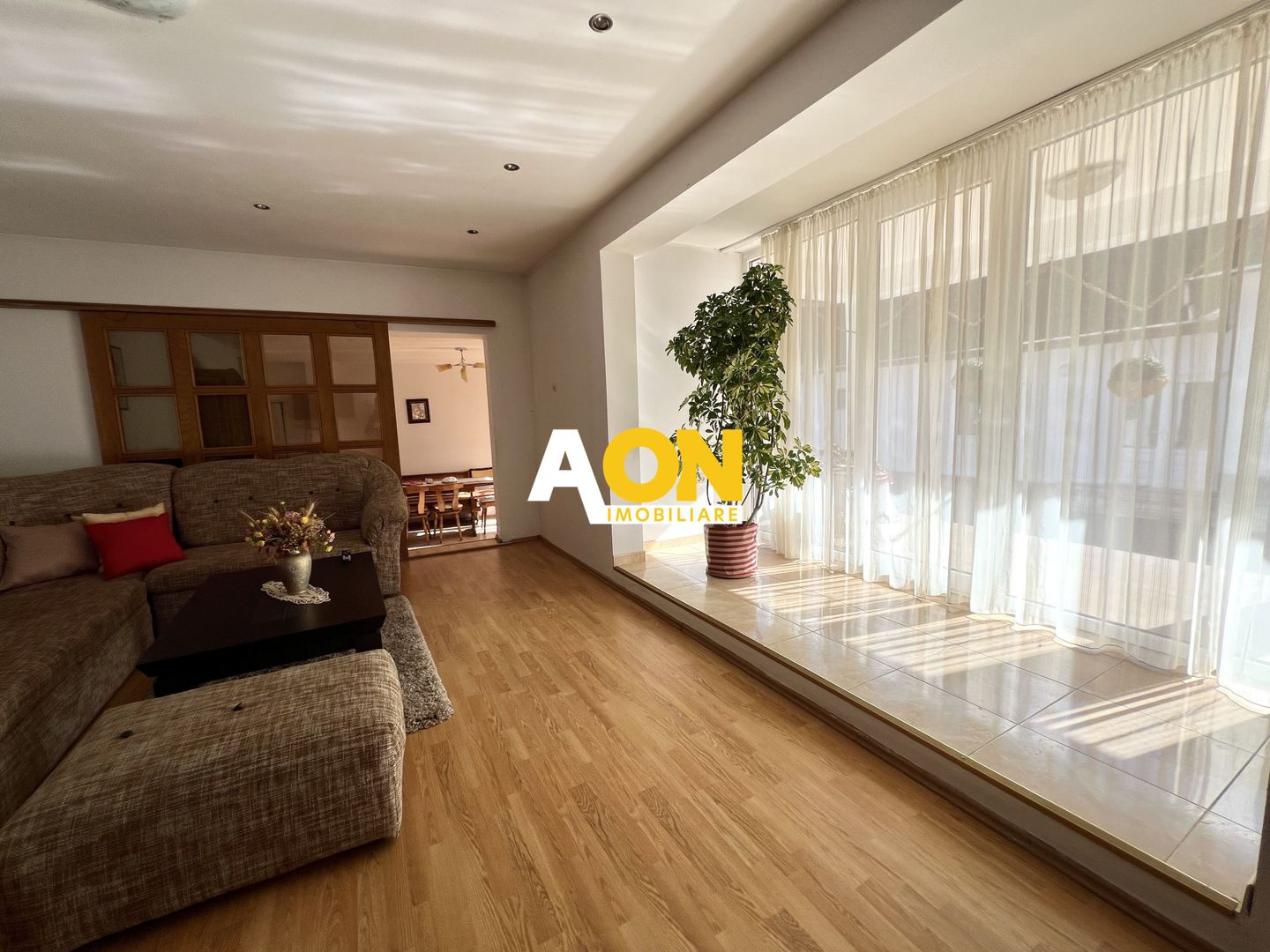 Casa de vanzare pretabila 2 familii, garaj, livada, comuna Pianu - Poză 1