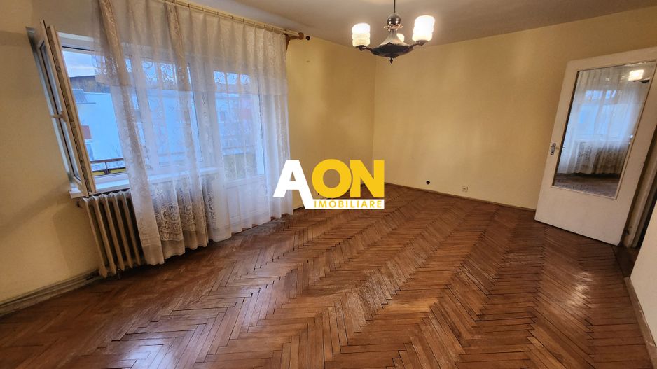 De vanzare apartament 3 camere, Cetate - Poză 1