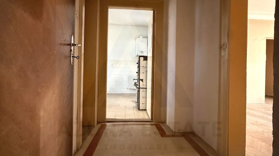 Apartament la casa 4 camere 4 bai 219.5 mp utili si garaj zona Central - Poză 4