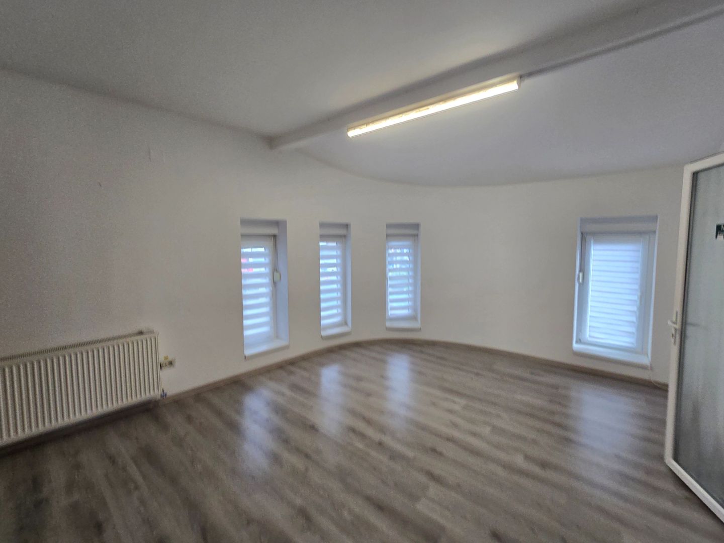 Etaj vila cu 5 camere, Dumbravita, Ideal pentru activitati comerciale - Poză 8