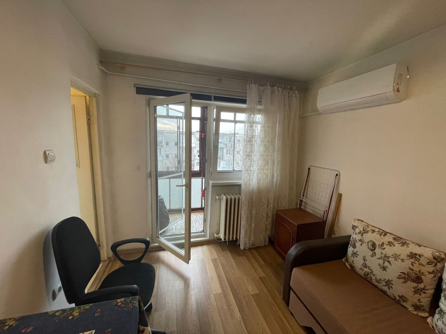 Garsoniera De Inchiriat | A.C | Balcon Inchis | Debara | Video La Cerere - Poză 3