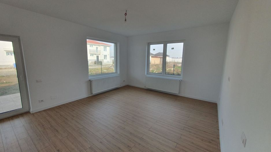 Casa dintre lacuri, Crevedia, cartier nou. - Poză 7