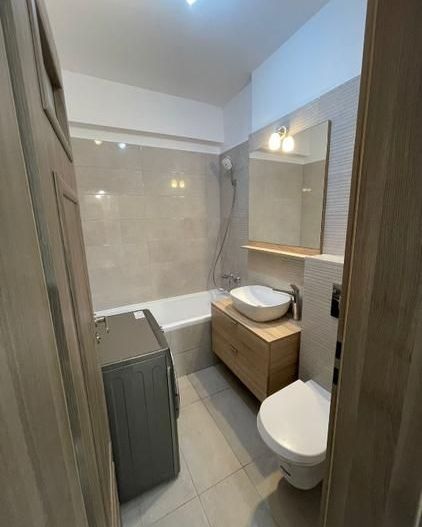 Prima închiriere, apart 3 camere decomandat, 2 băi, metrou Muncii - Poză 4