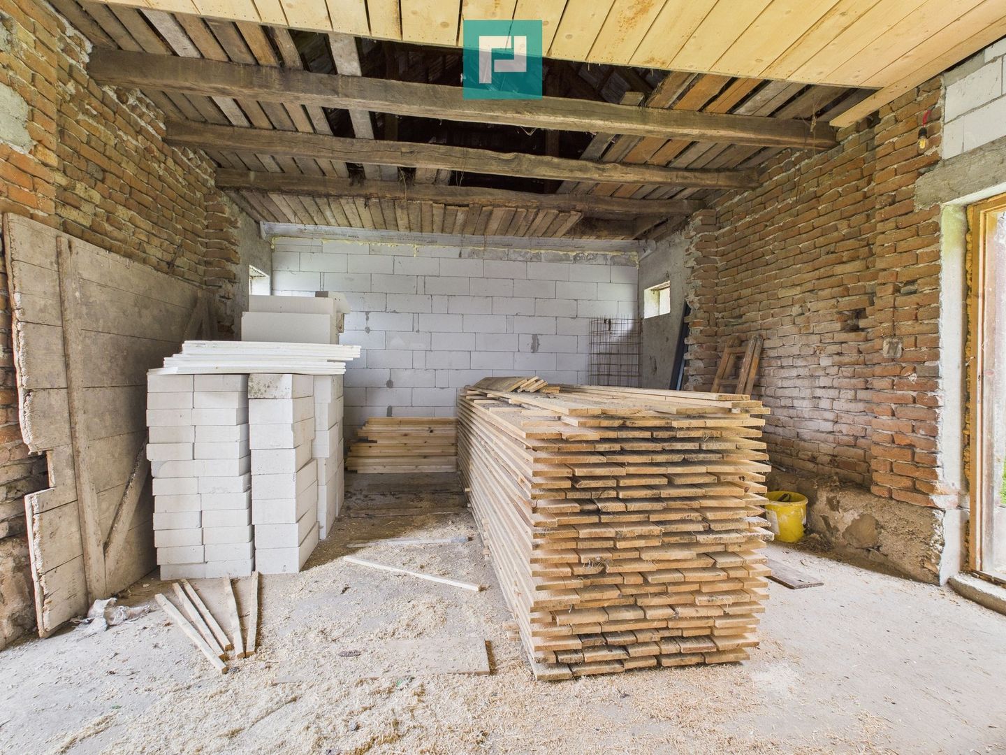 Casă cu teren generos Vărădia de Mureș - Stejar - Poză 38