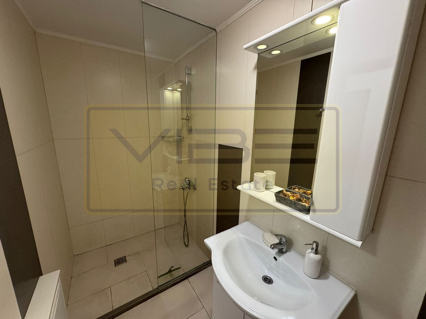 Apartament 2 camere modern  Podu Ros 15 min Palas Mall - Poză 16