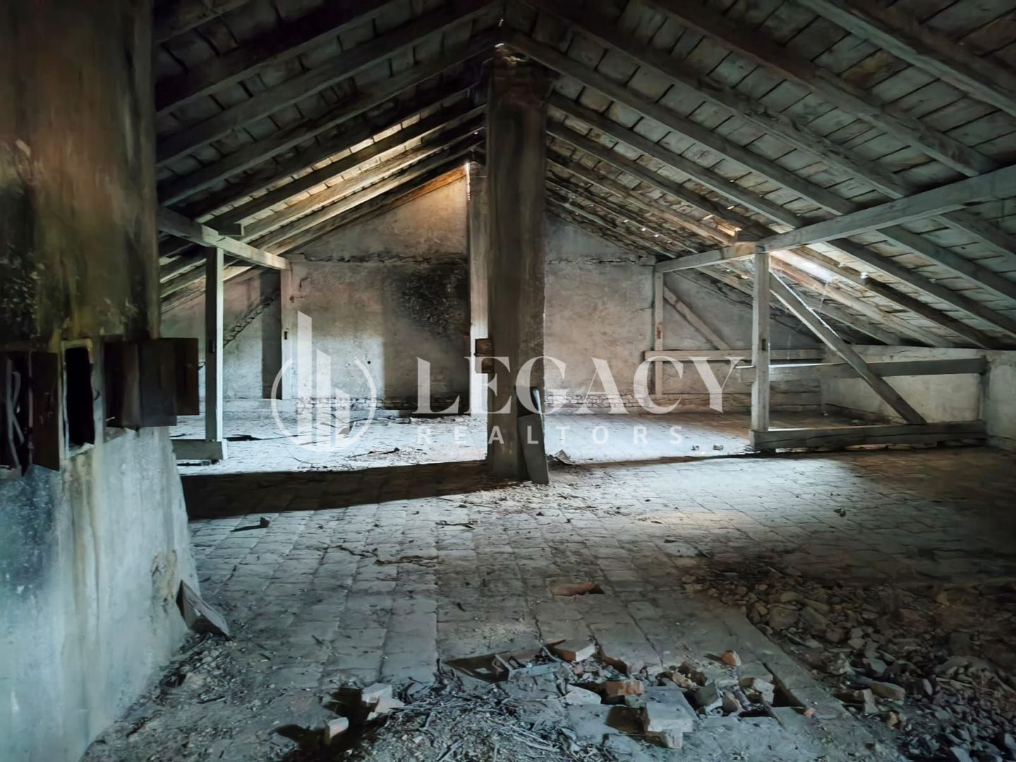 VÂNZARE/SCHIMB CU TEREN  - Clădire interbelică, centru oraș Siret - Poză 26