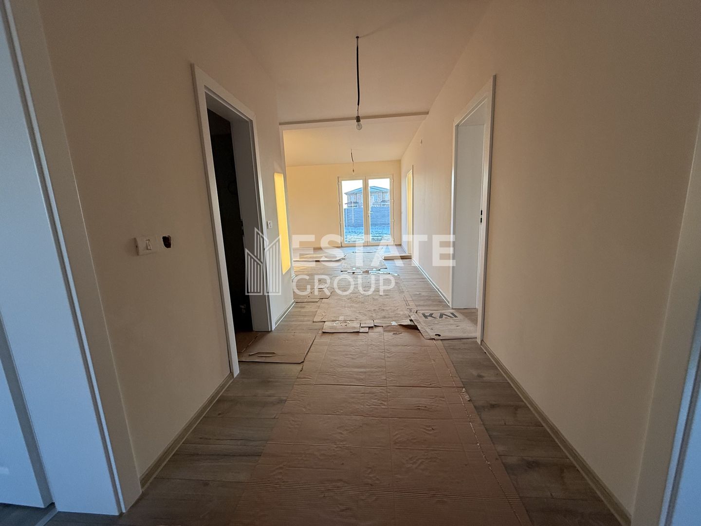 Casa individuala cu 4 camere in Mosnita Noua zona Castel - Poză 14