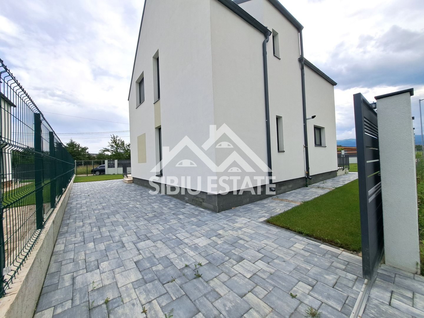 Casa Sibiu Vest, zona Cristian - Poză 1