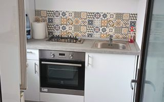 DE ÎNCHIRIAT - Garsonieră mobilată și utilată, zona Crucea Garii. - Poză 2