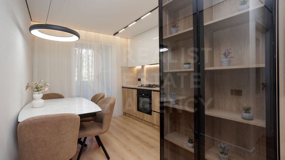 Vânzare, apartament 3 camere + living 71 mp, str. Cornului, Buiucani - Poză 2