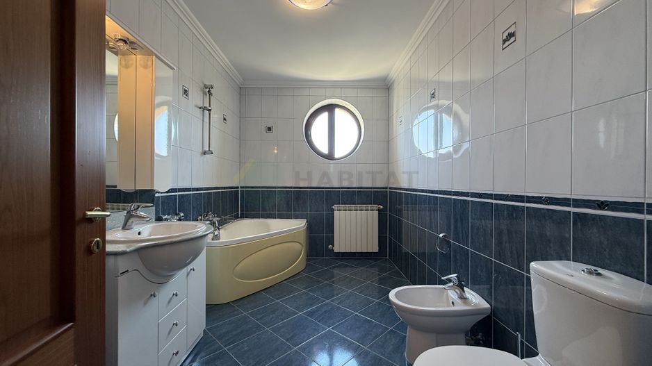 Vila 9 camere cu piscina si teren de 1.000 mp - Poză 28