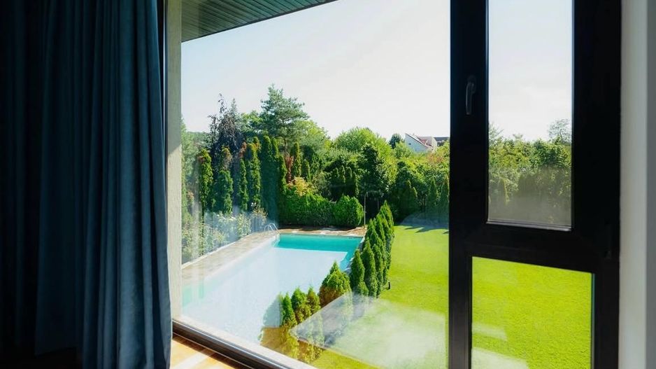 Vila cu piscina si 1000mp teren - Erou Iancu Nicolae - Poză 2